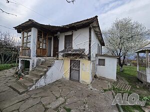 Ниа - Пропърти Груп продава къща с двор в с. Бата
