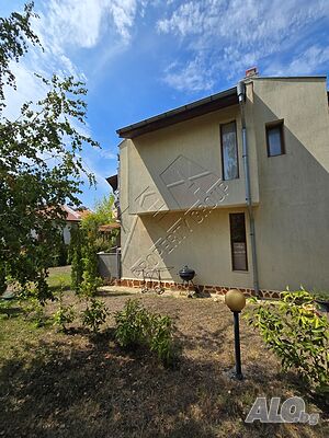 Ниа Пропърти Груп продава двуетажна къща със собствен двор в Алмонд Хил-Кошарица ЦЕНА: 140 000EUR