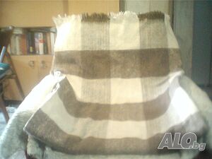 Продава ръчно тъкани родопски одеяла!