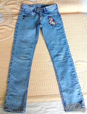 Детски дънки Denim с бродерия и дължина 64см за ръст 104см