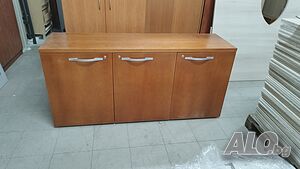 Шкаф с три врати с ключалки и рафтове 160/45/76см