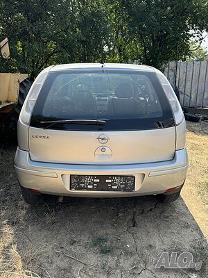 Opel Corsa 1.0i 2005 г. - на части!