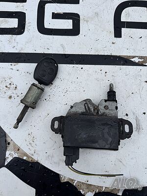 Брава Преден Капак с Ключалка и Ключ за Форд Фокус 1, Ford Focus Mk1, 1.8 TDCI хечбек, 2004 г.