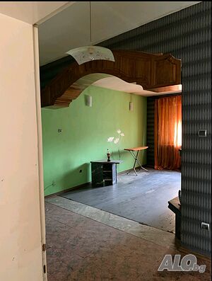 Продава втори етаж от къща.