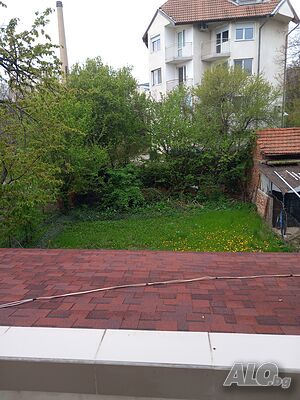 Продава втори етаж от къща с отделен вход.