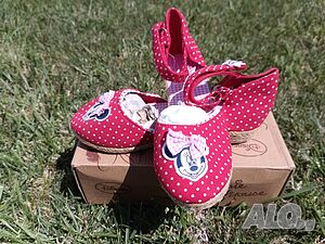 Чисто нови, 100% оригинални детски сандали Disney