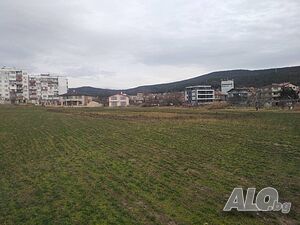 Продавам парцел в гр Аксаково