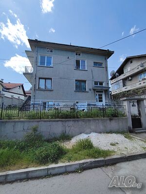 Продава многостаен среден етаж 120 м2 от къща гр Варна квартал Галата център