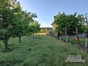 Продавам парцел с ток и вода Аксаково м-т Янчова поляна