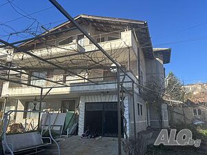Продава се къща в гр Варна кв Виница
