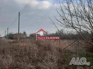 Парцел със стара къща на 17 км. от морето Балчик