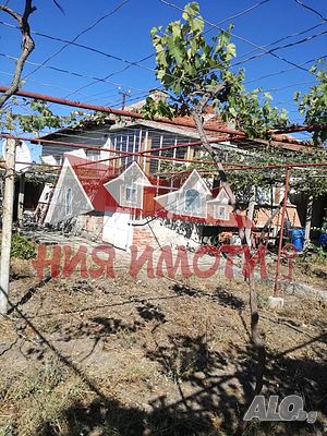Едноетажна 100 кв.м РЗП 1500 кв.м двор