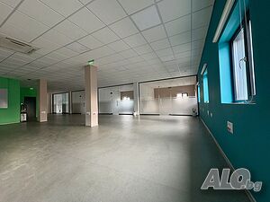 Просторен и светъл офис под наем в центъра на гр. Пловдив