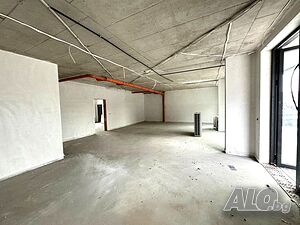 Просторно търговско помещение под наем в кв. Гребна База