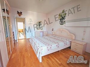 Продава се голям тристаен тухлен апартамент в кв. Сини камъни