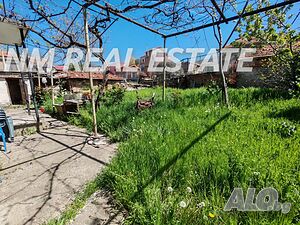 Продава се къща в северната част на кв. Ново село