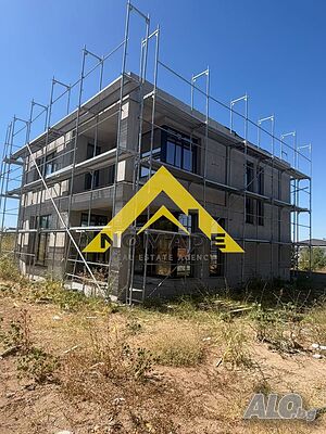 🏡Самостоятелна двуетажна къща в с. Белащица.