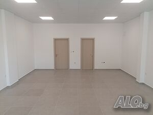 Търговски обект срещу училище 61 ОУ