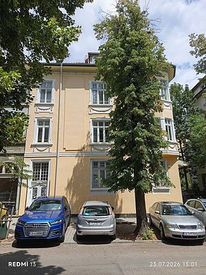 Докторски паметник на ул. Велико Търново