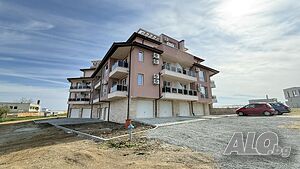 Морска панорама и спокойствие - просторен тристаен апартамент в Ахтопол