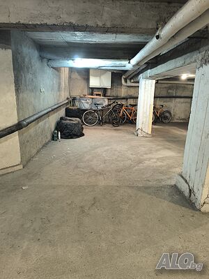 Паркомясто в комплекс ” Лазур ”, улица ” Георги Баев ”- зад краставицата
