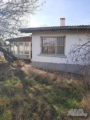 Едноетажна тухлена къща в с. Паницово Едноетажна къща 51 кв.м РЗП 750 кв.м двор | Къщи, Вили | Паницово