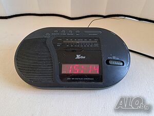 Радио часовник Xebo UR 401.