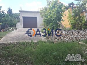 Парцел 550 кв.м. с начално строителство, гараж 75 кв.м. гр. Балчик, България #32154668