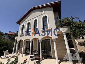 Къща с 3 спални, 250 кв.м. + 450 кв.м. двор, Свети Влас, България, 380 000 евро #33377224