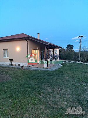 # 33022160 Едноетажна къща 116 кв.м и двор 1000кв.м в село Равадиново, България