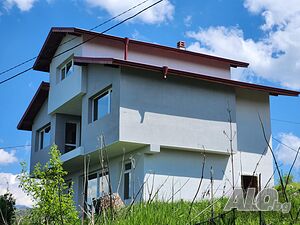 Къща с акт 16, голям парцел и красива панорама в с. Горно Хърсово, Благоевград!