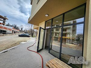 Търговски помещения /от 32 до 135 кв.м./ в нова сграда до бул. Леон Ламуш!