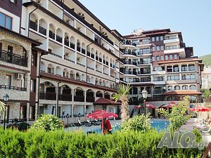 Продава се двустаен апартамент в к-с Амфора - 50 метра до плажа.