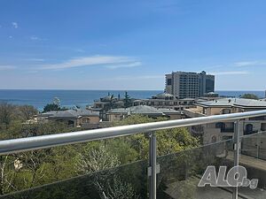 Продава се тристаен апартамент в к.к. Златни пясъци - комплекс Ялта.