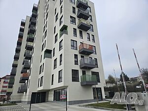 Отдавам под наем паркомясто