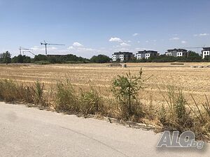 Парцел в Остромила