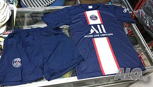футболен екип PSG нов тениска и шорти
