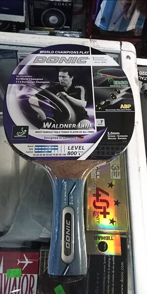 Тенис хилка DONIC WALDNER 800 нова