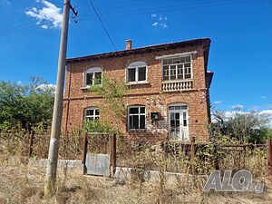 СОБСТВЕНИК: Продавам огромна дуветажна стара къща в с. Факия, на 45 км от Бургас