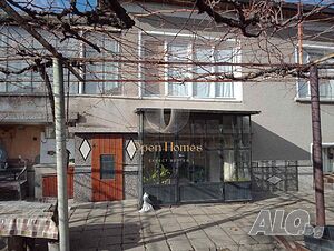 Двуетажна къща в с. Найден Герово