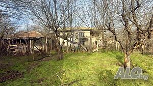 4 дка УПИ и постройки в с. Марково, община Братя Даскалови