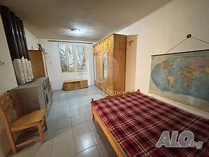 Реновирана къща с 1800 кв.м двор в с. Болярино