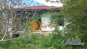 Едноетажна тухлена къща 65 м2, само на 26 км от Варна, с. Оброчище