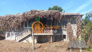 Двуетажна тухлена къща 140 м2, на 26 км от Варна, с. Оброчище