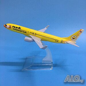 Бойнг 737 самолет модел макет NOK метален B737 ниско тарифни low cost евтини билети изгодно пътуване