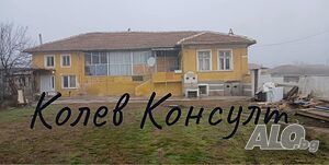 Продавам къща, с. Лозен