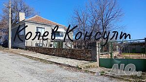Продавам къща, с. Младиново