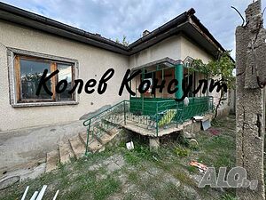 Продавам къща, с. Помощник