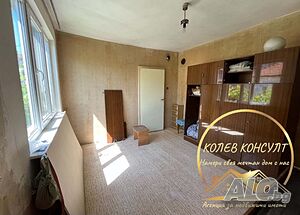 Продавам етаж от къща, гр. Хасково Етаж от къща 98 кв.м РЗП 70 кв.м двор | Къщи, Вили | Каменни Хасково