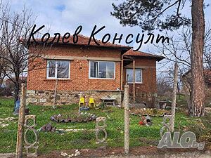Продавам къща в с. Книжовник
